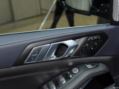 Коллекция xDrive M50i Faye 2020 года 2020 xDrive M50i Faye Collection Edition Фото 31 из 70