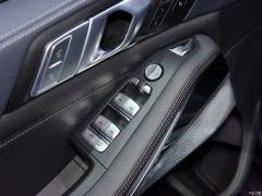 Коллекция xDrive M50i Faye 2020 года 2020 xDrive M50i Faye Collection Edition Фото 32 из 70