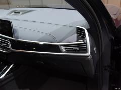 Коллекция xDrive M50i Faye 2020 года 2020 xDrive M50i Faye Collection Edition Фото 25 из 70
