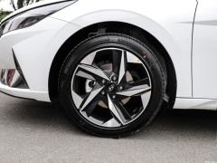 2021 1,5-литровый вариатор LUX Premium Edition 2021 1.5L CVT LUX Premium Edition Фото 41 из 77