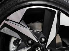 2021 1,5-литровый вариатор LUX Premium Edition 2021 1.5L CVT LUX Premium Edition Фото 45 из 77