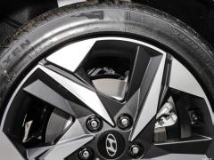 2021 1,5-литровый вариатор LUX Premium Edition 2021 1.5L CVT LUX Premium Edition Фото 50 из 77