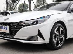 2021 1,5-литровый вариатор LUX Premium Edition 2021 1.5L CVT LUX Premium Edition Фото 26 из 77
