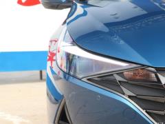 2021 1,5-литровый вариатор LUX Premium Edition 2021 1.5L CVT LUX Premium Edition Фото 32 из 215