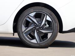2021 1,5-литровый вариатор LUX Premium Edition 2021 1.5L CVT LUX Premium Edition Фото 44 из 73