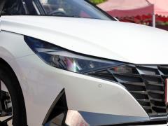 2021 1,5-литровый вариатор LUX Premium Edition 2021 1.5L CVT LUX Premium Edition Фото 17 из 73
