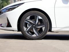 2021 1,5-литровый вариатор LUX Premium Edition 2021 1.5L CVT LUX Premium Edition Фото 38 из 73