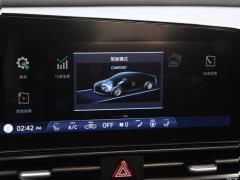 2021 1,5-литровый вариатор LUX Premium Edition 2021 1.5L CVT LUX Premium Edition Фото 249 из 544