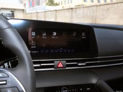 2021 1,5-литровый вариатор LUX Premium Edition 2021 1.5L CVT LUX Premium Edition Фото 220 из 544