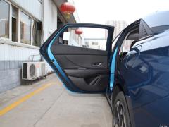 2021 1,5-литровый вариатор LUX Premium Edition 2021 1.5L CVT LUX Premium Edition Фото 485 из 544