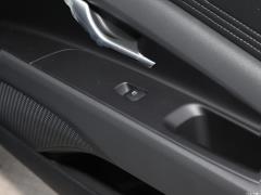 2021 1,5-литровый вариатор LUX Premium Edition 2021 1.5L CVT LUX Premium Edition Фото 497 из 544