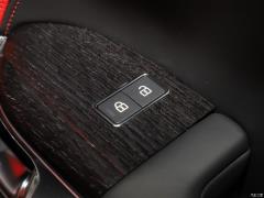 2021 3.0 L6 Сияющий черный выпуск 2021 3.0 L6 Shining Black Edition Фото 253 из 319