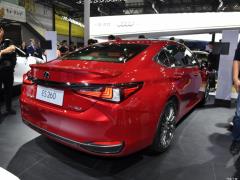 2020 260 F СПОРТ 2020 260 F SPORT Фото 10 из 98