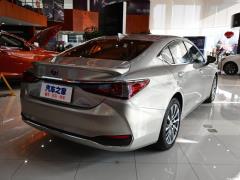 2020 300h Premium Edition 2020 300h Premium Edition Фото 7 из 49
