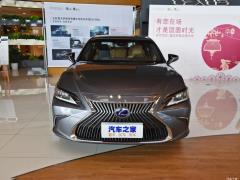 2020 300h Premium Edition 2020 300h Premium Edition Фото 2 из 50