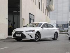 2020 300h Premium Edition 2020 300h Premium Edition Фото 8 из 175