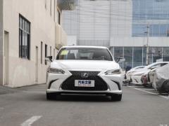 2020 300h Premium Edition 2020 300h Premium Edition Фото 9 из 175
