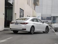 2020 300h Premium Edition 2020 300h Premium Edition Фото 14 из 175