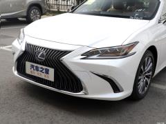 2020 300h Premium Edition 2020 300h Premium Edition Фото 90 из 175