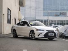 2020 300h Premium Edition 2020 300h Premium Edition Фото 10 из 175