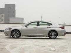 Фото Lexus ES200 (XV70)