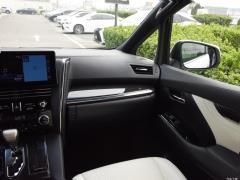 Фото Lexus LM300h (H30)