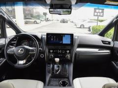 Фото Lexus LM300h (H30)