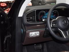 Модель 2021 GLS 450 4MATIC 2021 GLS 450 4MATIC Fashion Model Фото 144 из 377