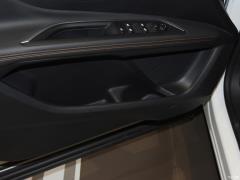 2019 рестайлинг 400THP 5-местный Elite Edition 2019 facelift 400THP 5-seater Elite Edition Фото 670 из 844