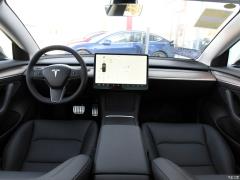 Фото Tesla Model 3 