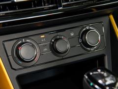 2019 Plus 1,5-литровый автомат Beats Trendy Cool Edition 2019 Plus 1.5L Automatic Beats Trendy Cool Edition Фото 93 из 425