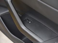 2019 Plus 1,5-литровый автомат Beats Trendy Cool Edition 2019 Plus 1.5L Automatic Beats Trendy Cool Edition Фото 258 из 425