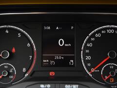 2019 Plus 1,5-литровый автомат Beats Trendy Cool Edition 2019 Plus 1.5L Automatic Beats Trendy Cool Edition Фото 17 из 425