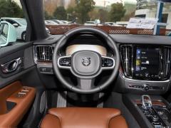 Фото Volvo V60 